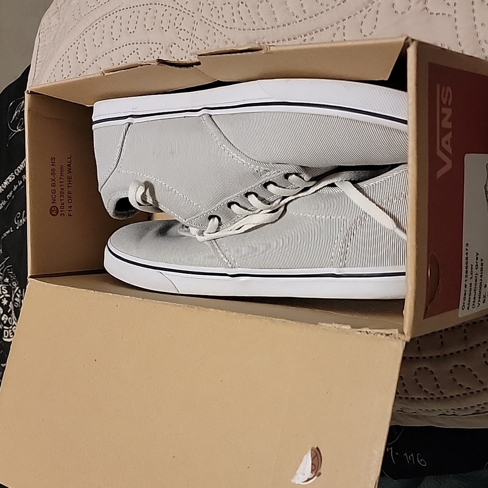 VANS - Picture 5 of 5